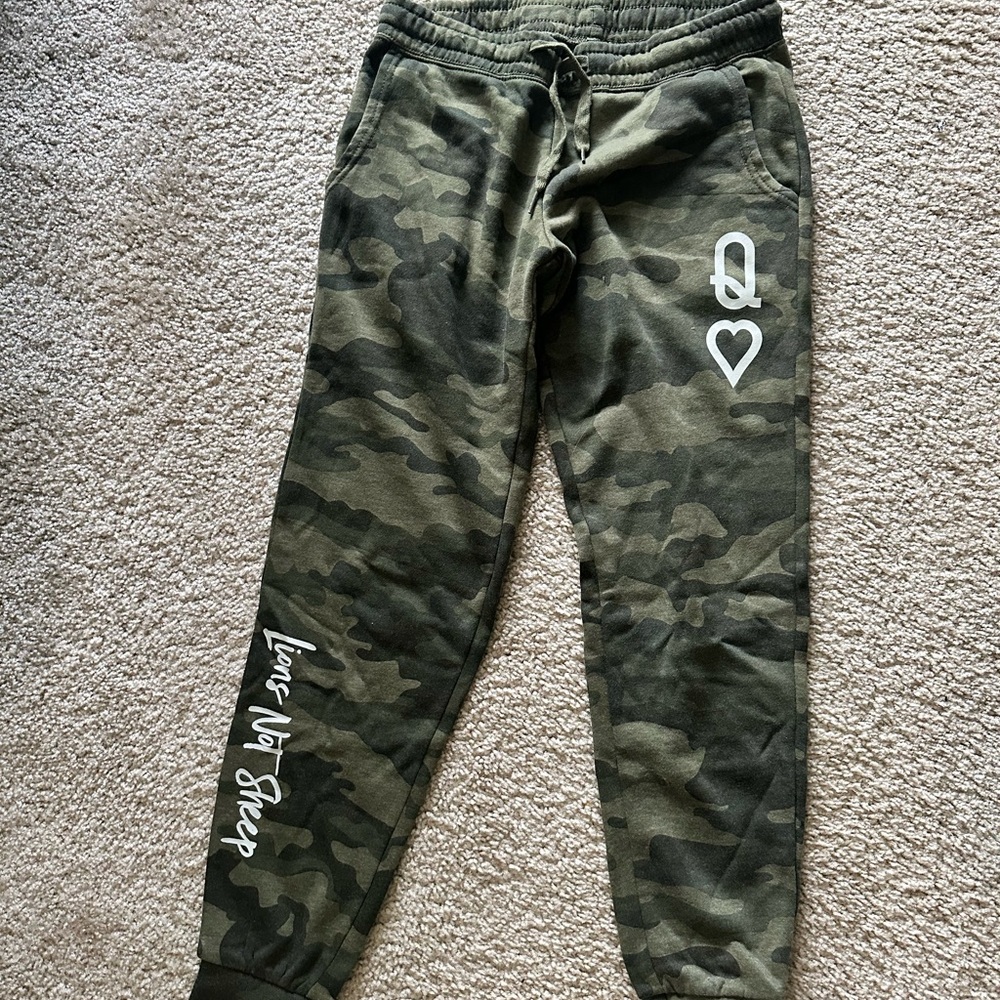 NEW NEVER WORN lions not sheep queen collection sweats